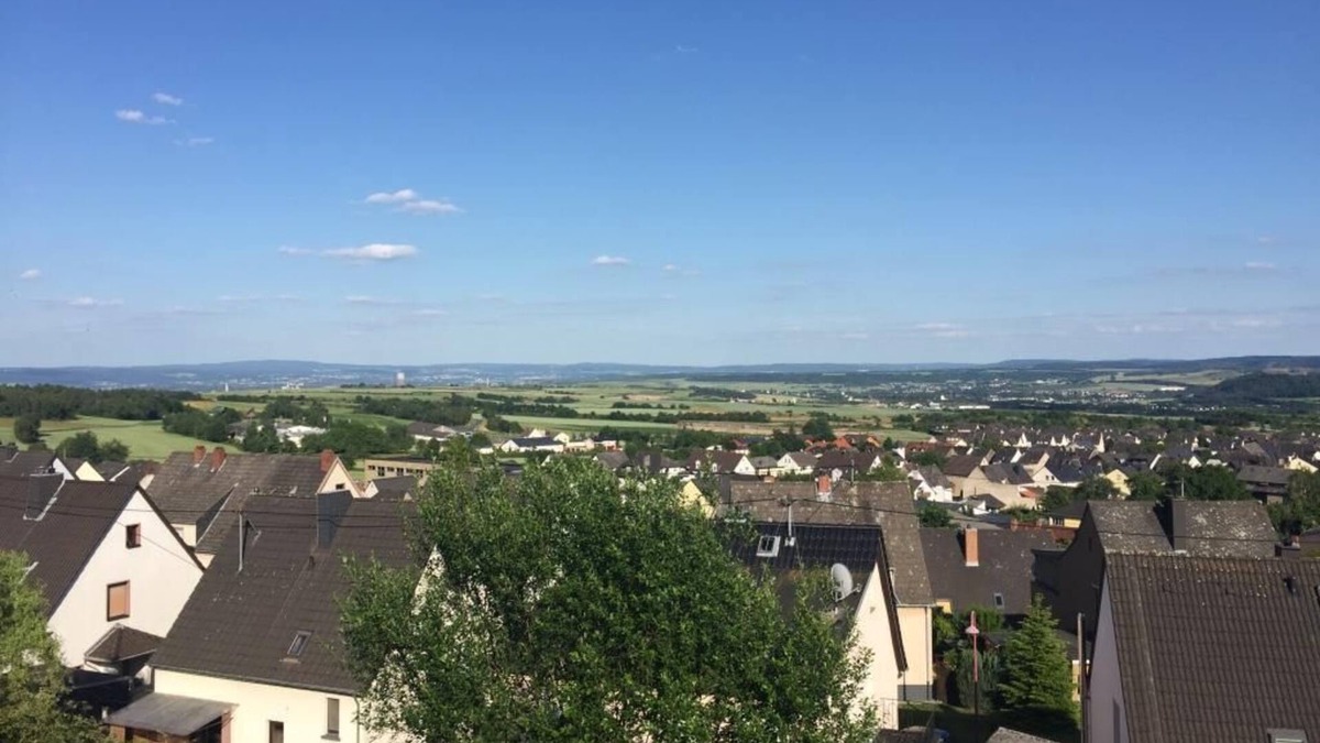 Nickenich Apartment | 4 bed apartment panoramic view, attic - Apartments Pellenzblick