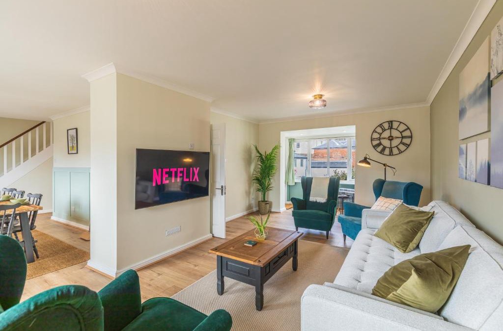 Winchester House | 4 Bed City House with Private Garden and Parking