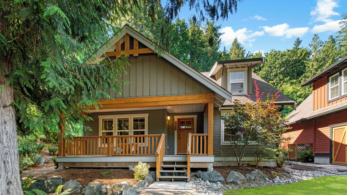 Lindell Beach Cottage | 4 Bed Cottage at Cultus + Pool & Private Hot Tub