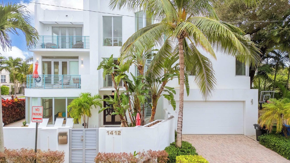 Colee Hammock House | 4-Bed + Den with pool in Las Olas, Ft Lauderdale