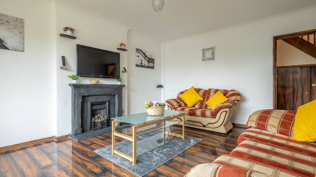 Nelson House | 4-Bed Detached, Pet Friendly House in Nelson