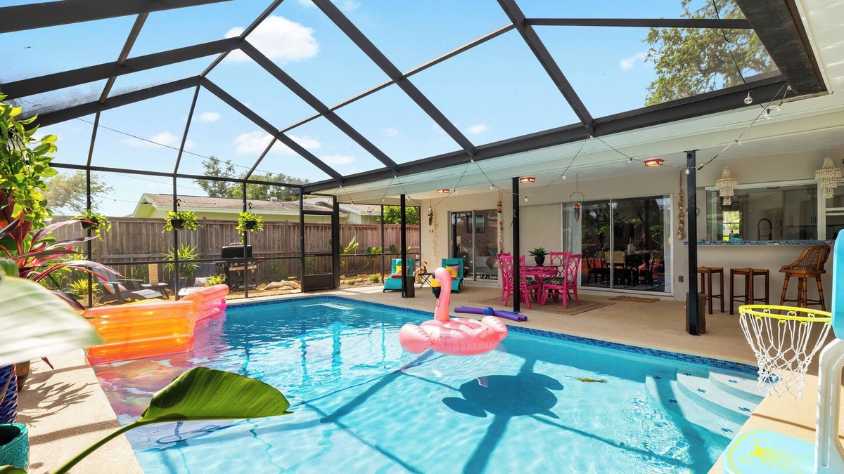 Clearwater House | 4 Bed Family Retreat w/Pool, Air Hockey & Games in Clearwater