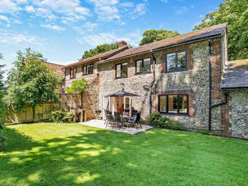 Maiden Newton House | 4 Bed in Dorchester 92413