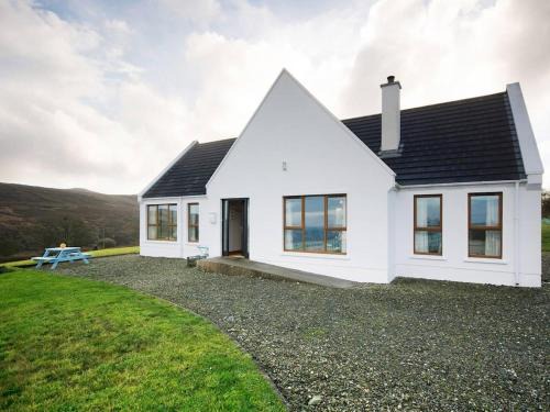Lecamy House | 4 Bed in Moville oc-ii14960