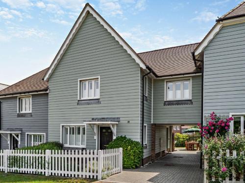Rye House | 4 bed in Rye BT104