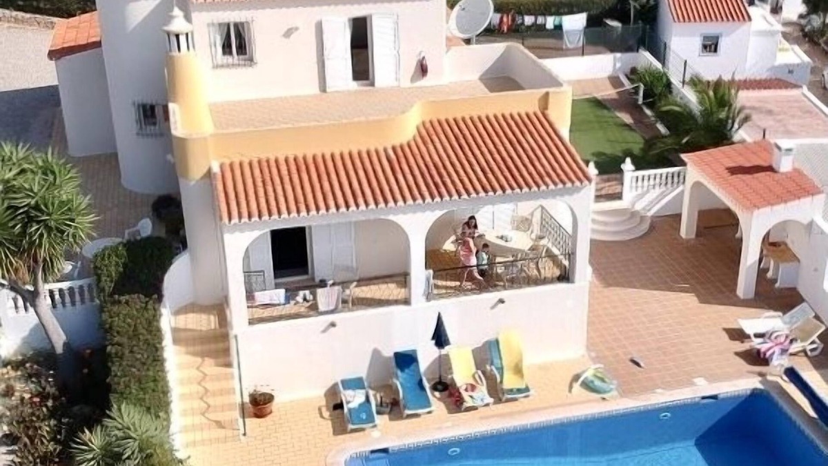 Mato Serrao Villa | 4 Bed Private Villa. Heated 10m pool. Tennis court. 800m to beach.