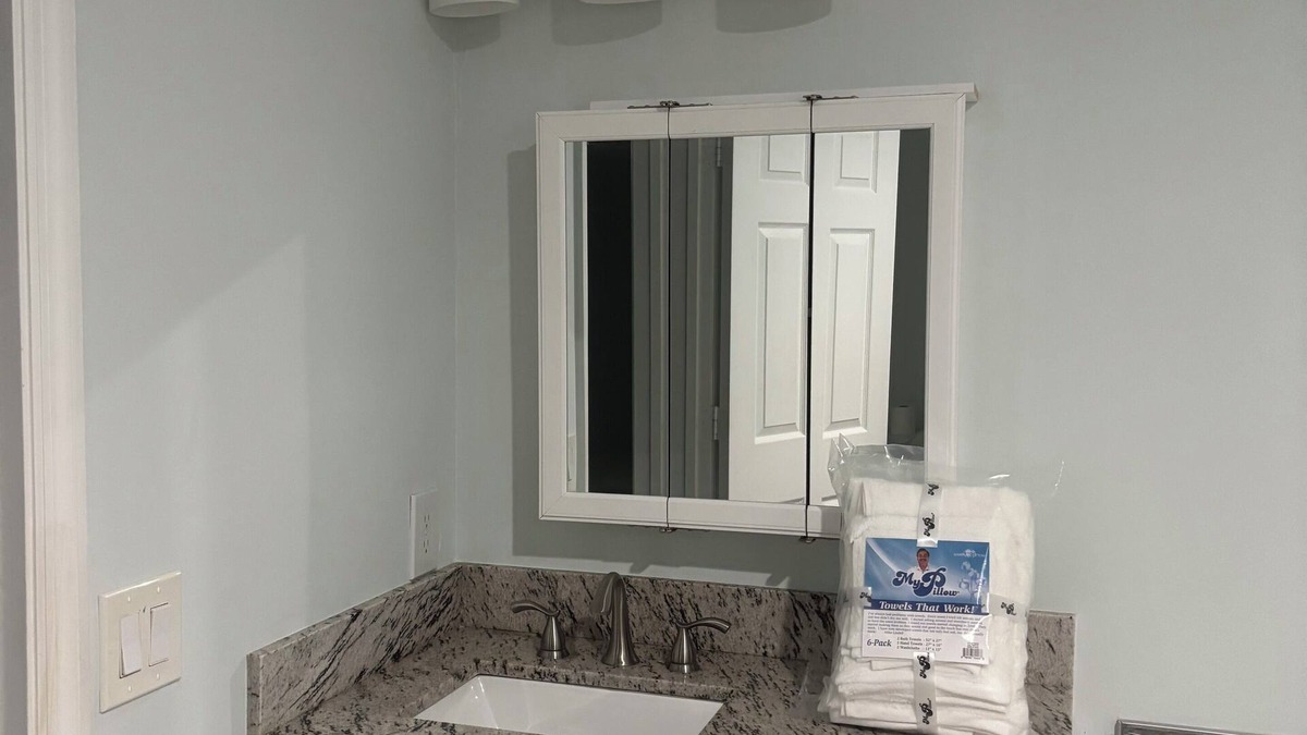Survey Creek House | 4-bed/RM, 3-BTH/RM with A/C Home in private gated community near beach. POMPANO