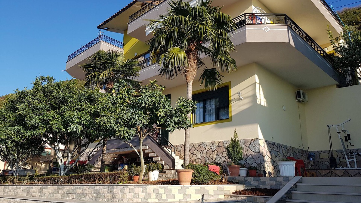 Orikum Villa | 4 Bed, Sleeps 11, Free Parking, Pets Allowed