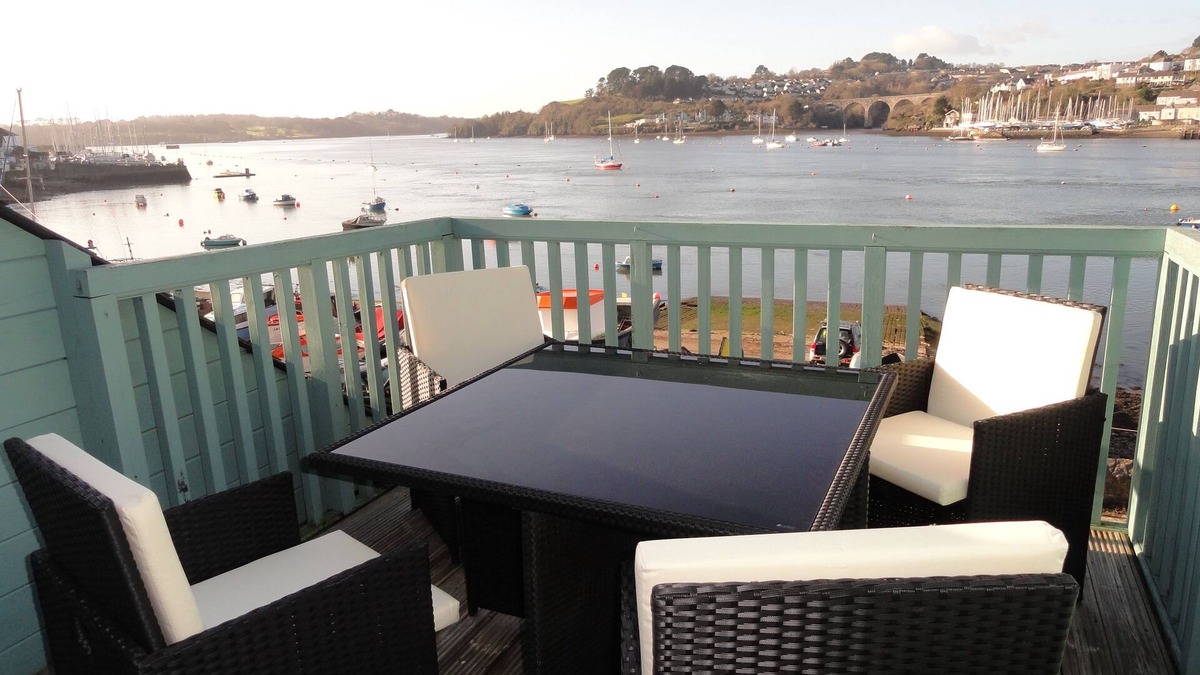 Plymouth House | 4 bed spacious modern townhouse with spectacular views over the River Tamar.