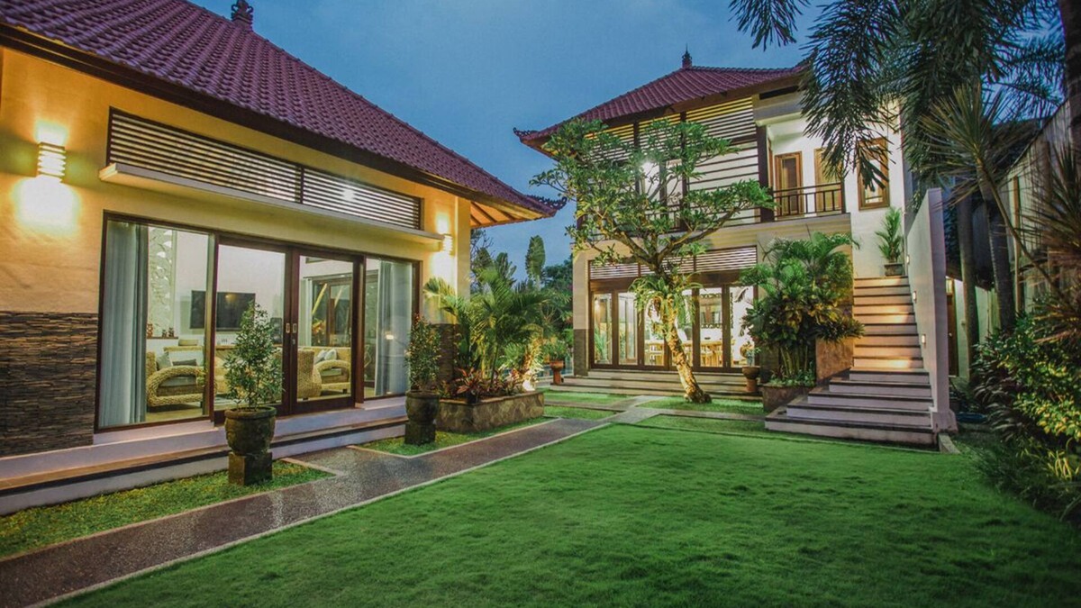 Umalas Villa | 4 Bed TROPICAL Bali Retreat, LUXURIOUS & MODERN