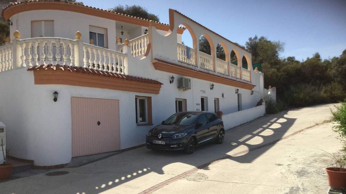 Moclin Villa | 4 bed Villa & Apartment, pool, 4 bedrooms, 1 ensuite, 2 bathrooms, air con,