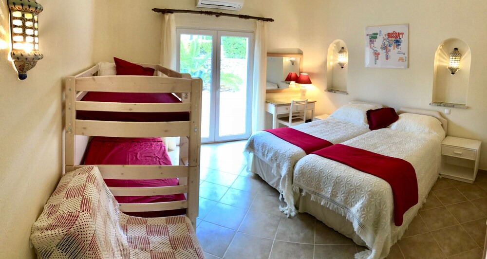 Mato Serrao Villa | 4 Bed Villa with heated pool, tennis court, air con, wifi. 10 min walk to beach.