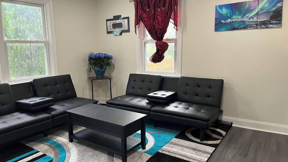 Fairmount Heights House | 4-bedrm home, Fairmount Heights, WiFi, Fenced back yard 5 min to DC Capitol Hill