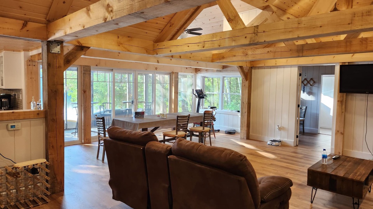 Lake of Bays Cottage | 4 Bedroom, 2 Bath Lakefront new renovated cottage in Muskoka