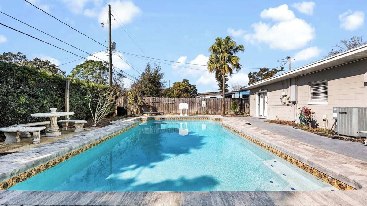 Englewood Park House | 4 Bedroom 2 Bath Pet-Friendly Pool Home Orlando Airport