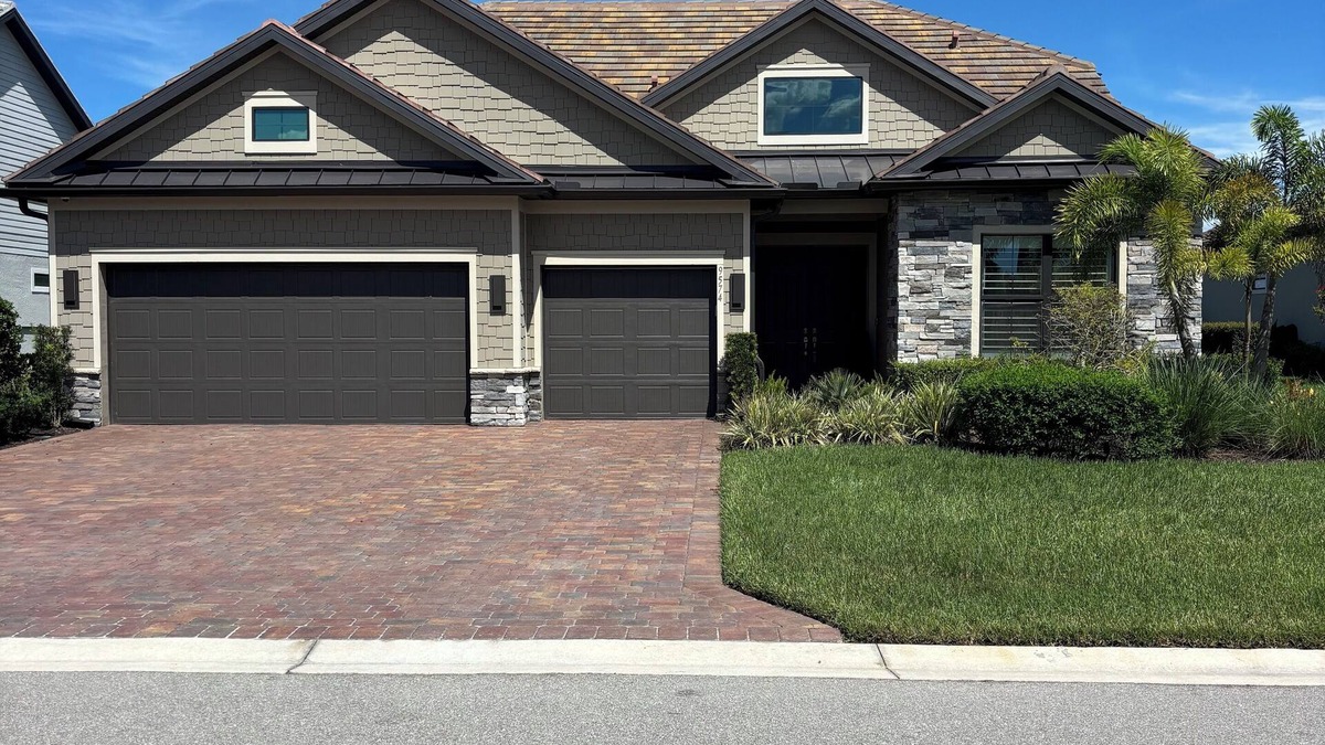Rural Estates House | 4 bedroom 4.5 bath modern luxury home with private pool and golf course
