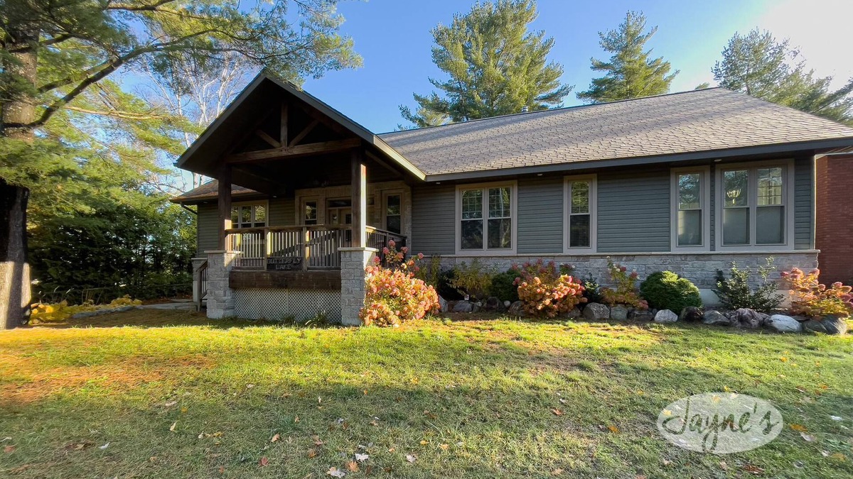 Bala Cottage | 4 bedroom, 4 bath, Quiet Butterfly Lake! Port Carling! Cozy & Spacious!