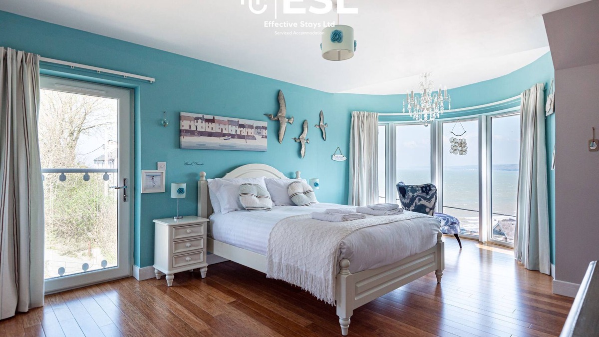 New Quay House | 4 Bedroom/4 Bathroom Home Overlooking New Quay Sea