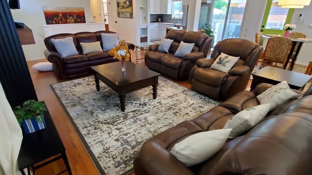 Hampden House | 4-bedroom 5 beds house with WiFi, AC and wheelchair accessible in Denver