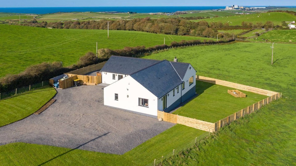 Cylch-Y-Garn Cottage | 4 bedroom accommodation in Llanfairynghornwy