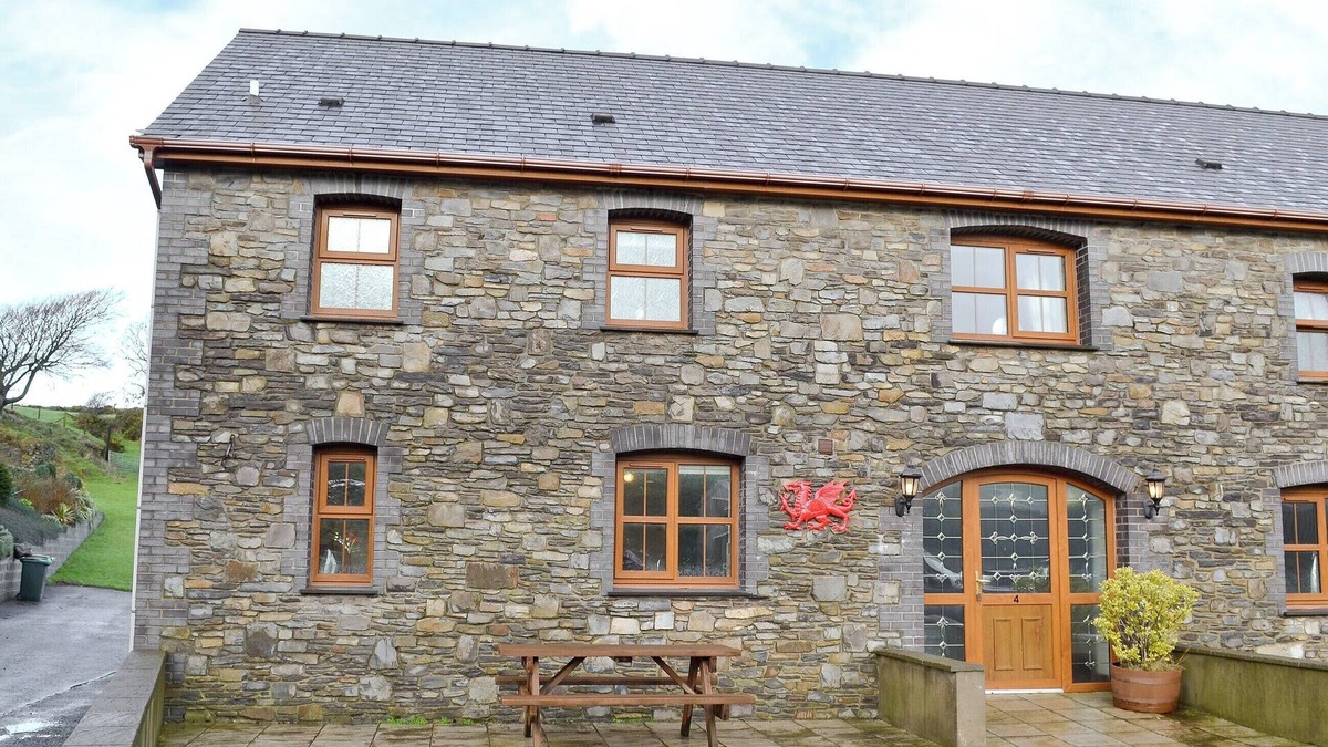 Chancery Cottage | 4 bedroom accommodation in Near Llanfarian