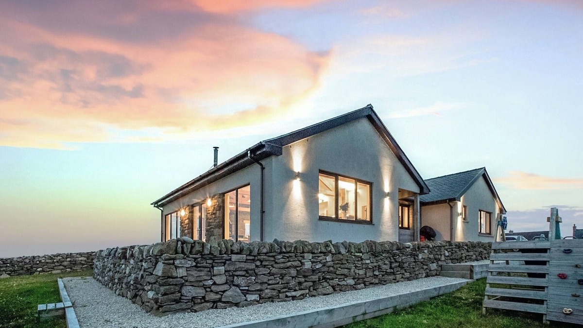 Isle of Lewis Cottage | 4 bedroom accommodation in Eoropie, Isle of Lewis