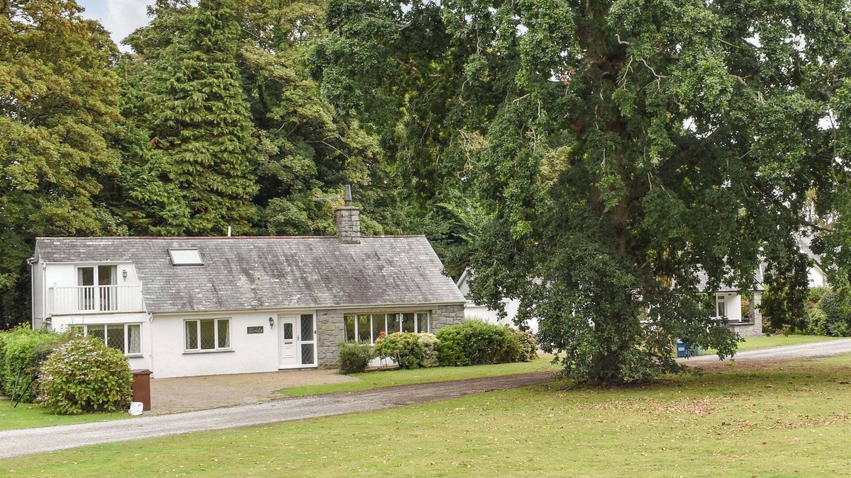 Llanbedrog Cottage | 4 bedroom accommodation in Llanbedrog