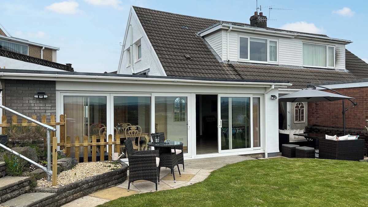 Llanelli Cottage | 4 bedroom accommodation in Llanelli