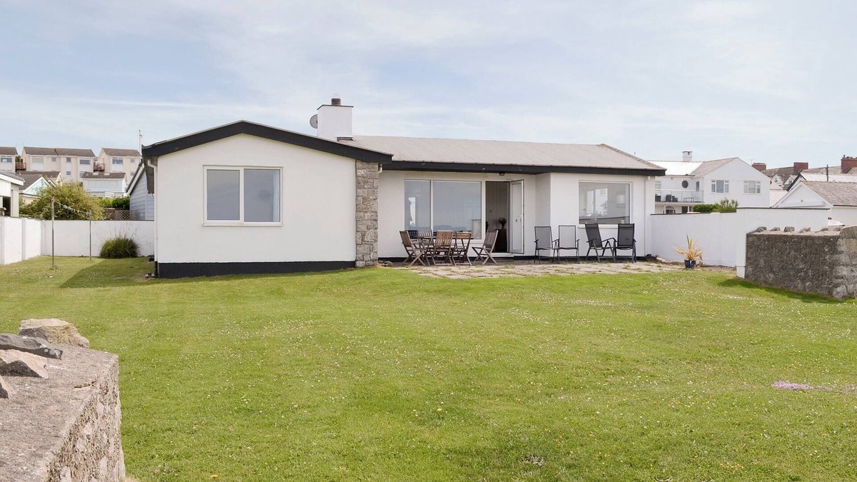Rhosneigr Cottage | 4 bedroom accommodation in Rhosneigr, Anglesey