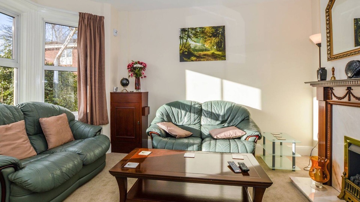 Salisbury Cottage | 4 bedroom accommodation in Salisbury