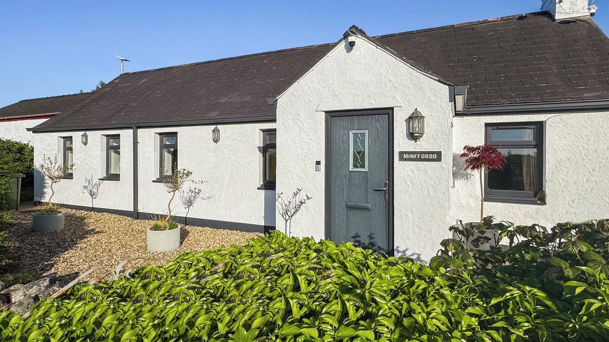 Ty Croes Cottage | 4 bedroom accommodation in Ty Croes, near Rhosneigr