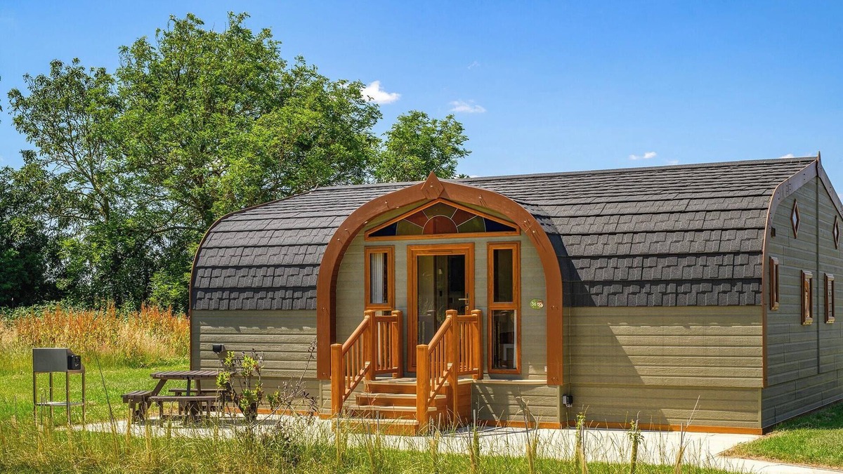 Rampton Cabin | 4 bedroom accommodation in Retford