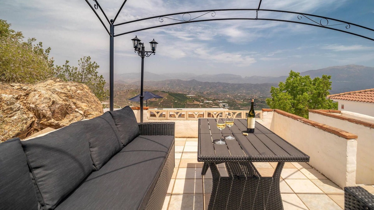 Velez-Malaga House | 4 bedroom accommodation in Iznate