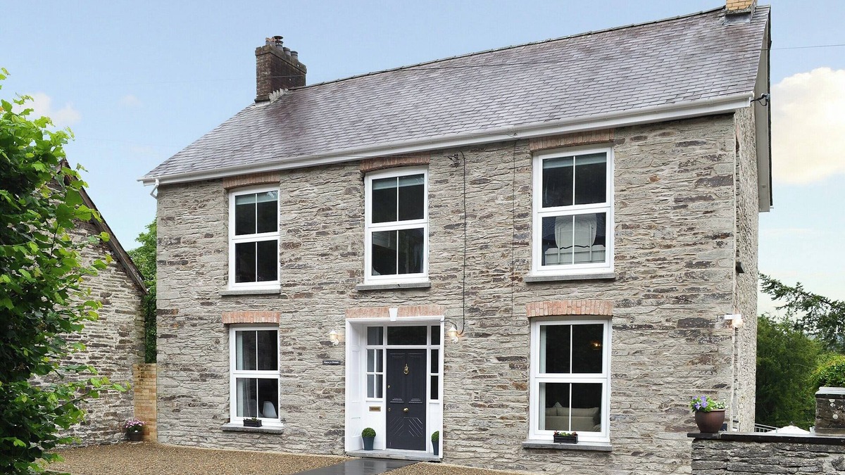 Boncath Cottage | 4 bedroom accommodation in Abercych, near Cardigan