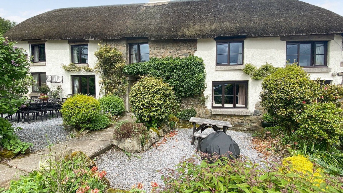 Heligan Cottage | 4 bedroom accommodation in Hennock, near Bovey Tracey