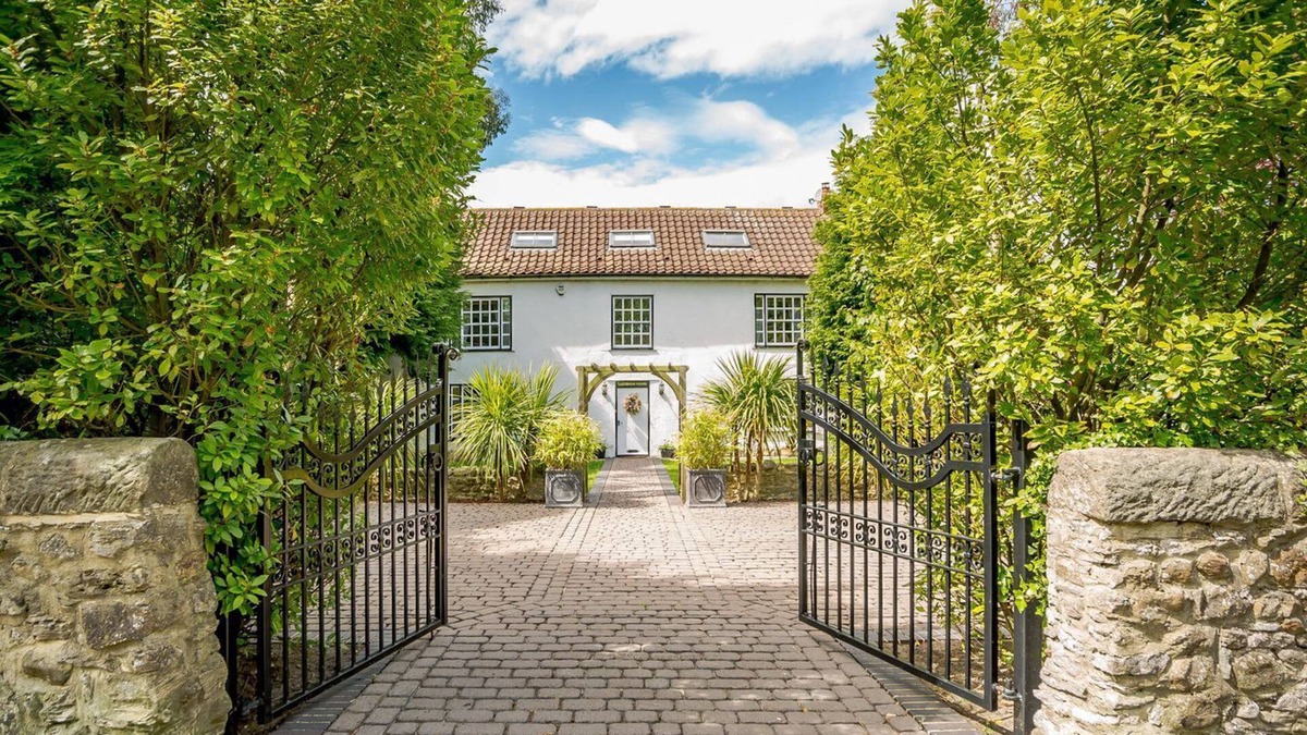 Seaham Cottage | 4 bedroom accommodation in Hawthorn, near Seaham