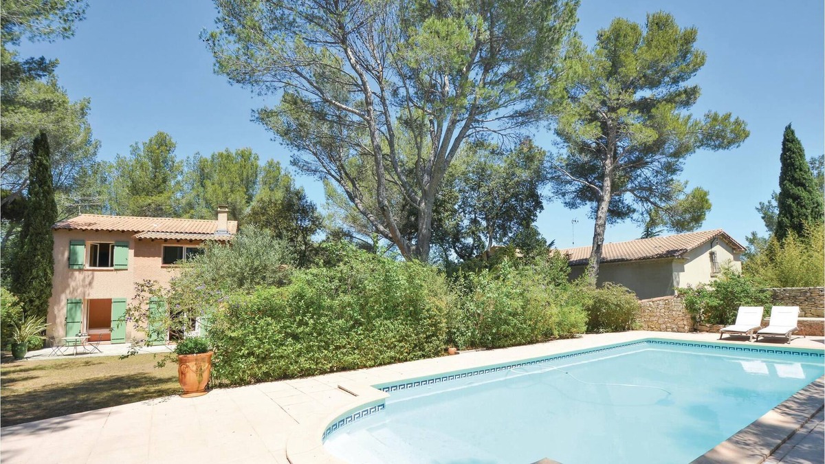 Caremeau House | 4 bedroom accommodation in Nîmes