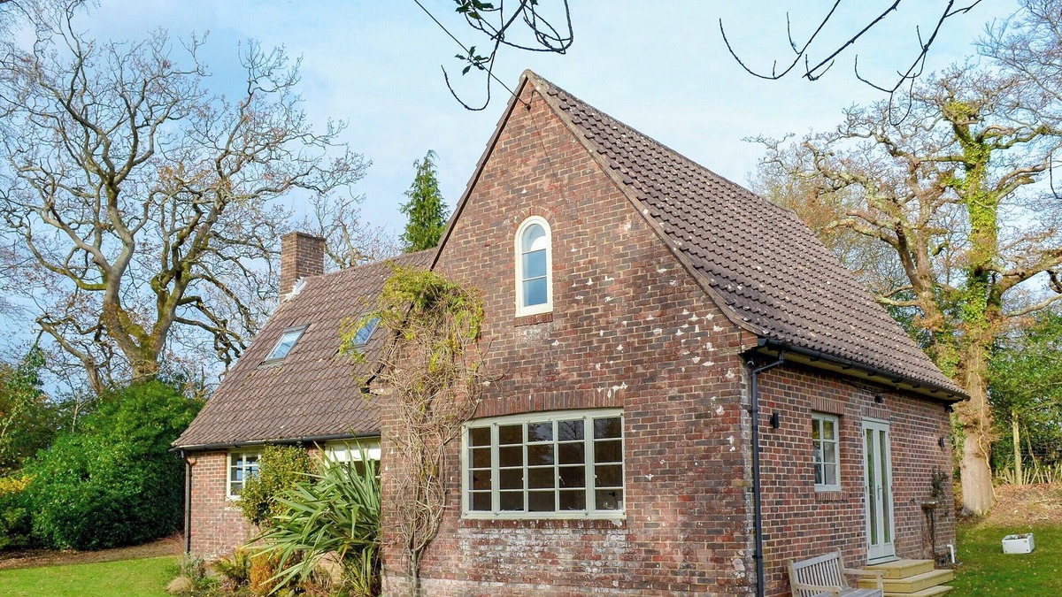 New Forest District Cottage | 4 bedroom accommodation in Burley, near Ringwood