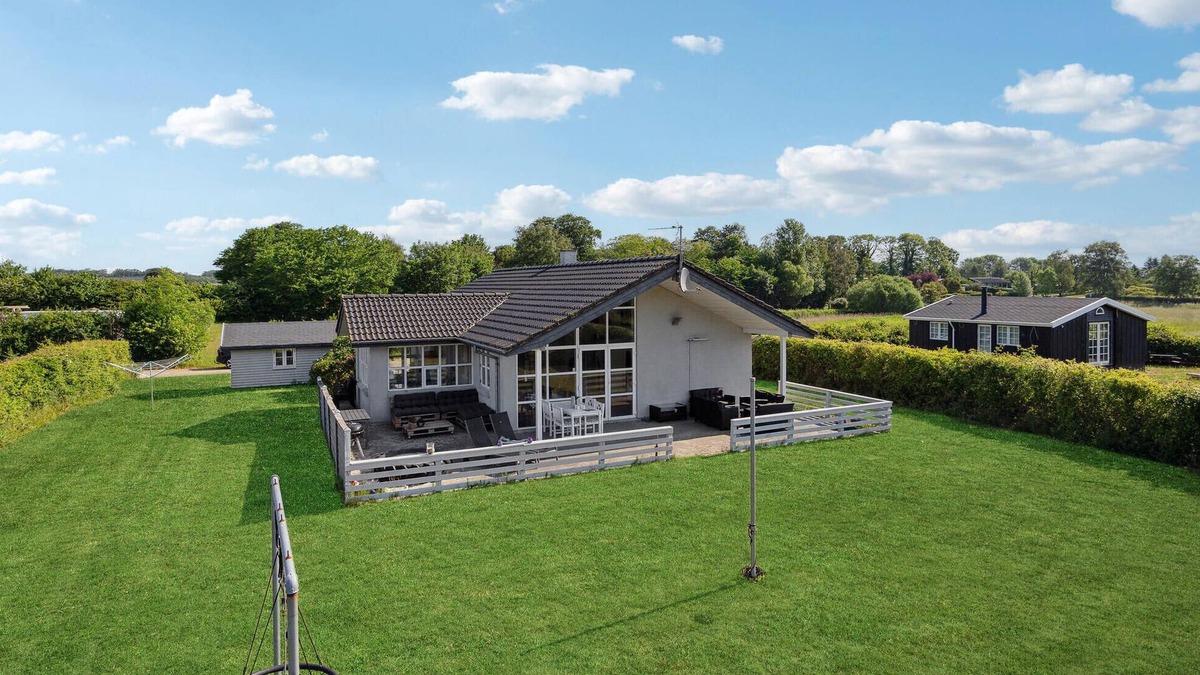 Østerskov House | 4 bedroom amazing home in Humble