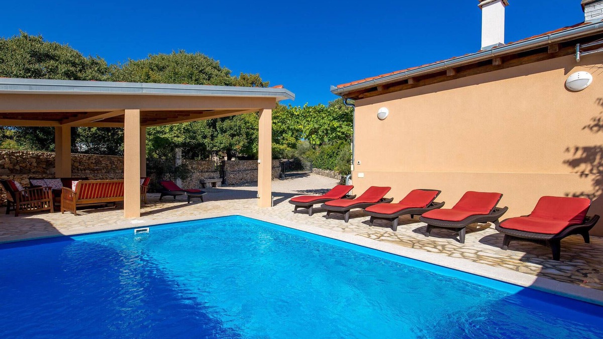 Garica House | 4 bedroom amazing home in Garica