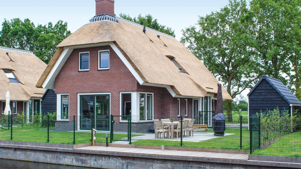 Idskenhuizen House | 4 bedroom amazing home in Idskenhuizen