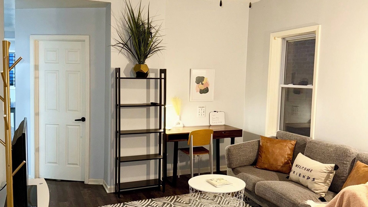 Grand Boulevard Apartment | 4-bedroom apartment in marvelous Chicago with Workout Mirror, AC