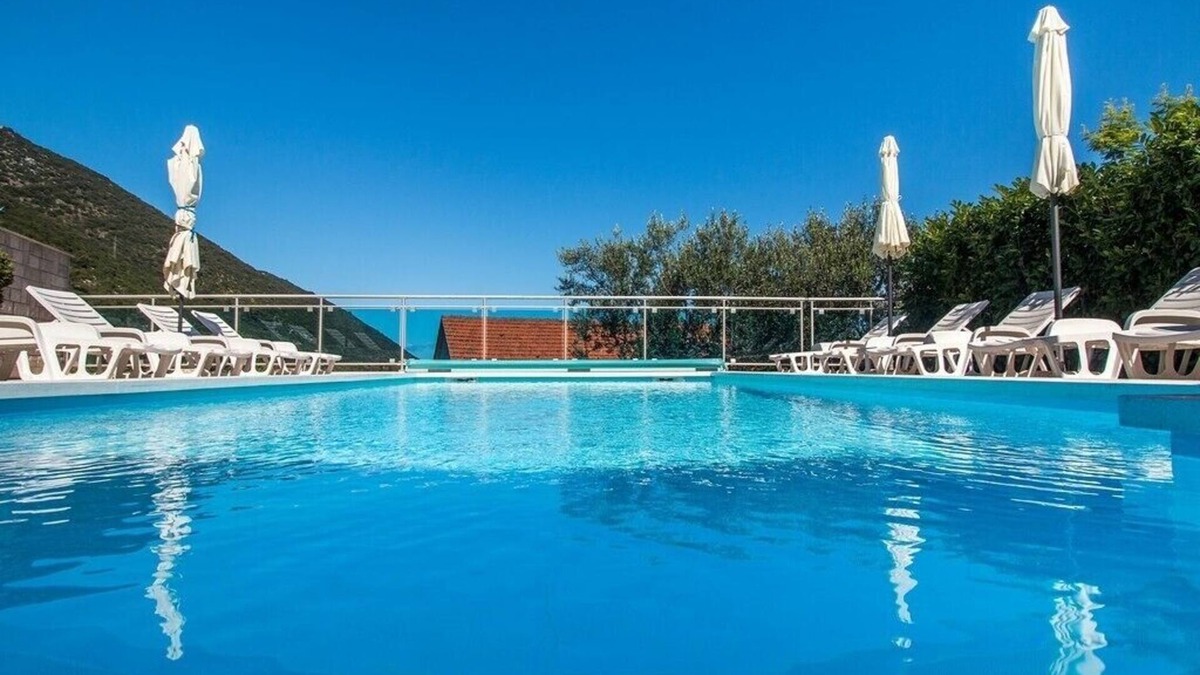 Trpanj Apartment | 4 Bedroom Apartment With Pool