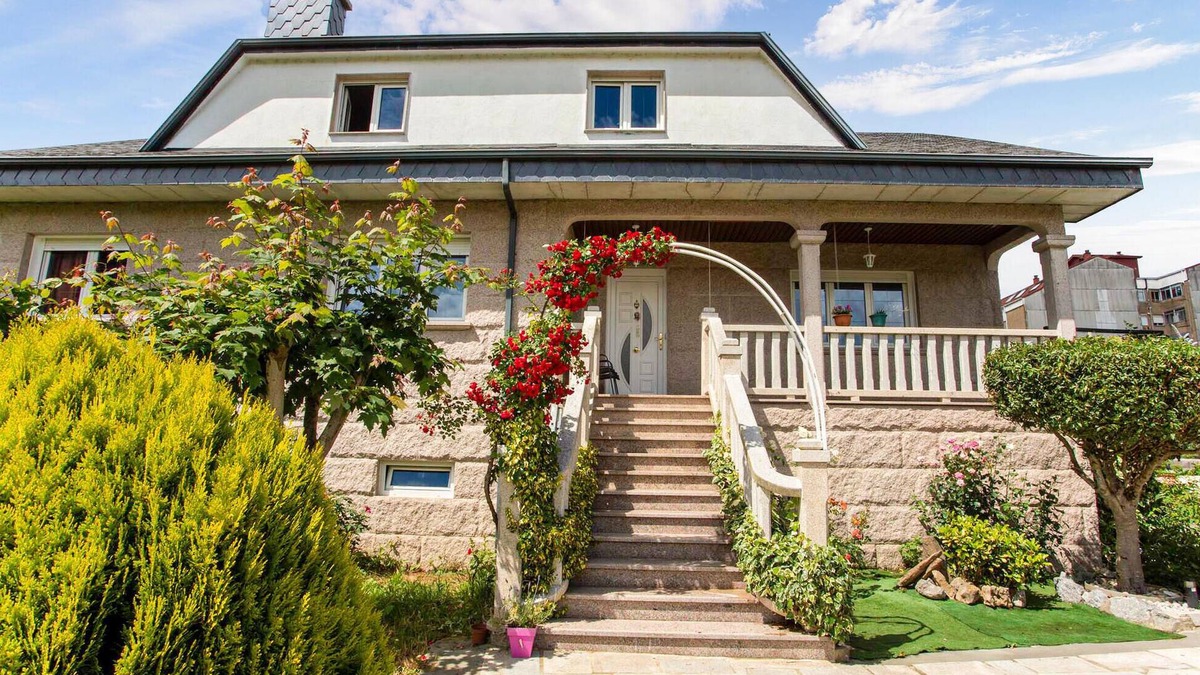 Chantada House | 4 bedroom awesome home in Chantada