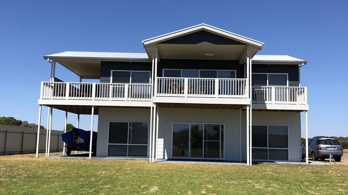 Lacepede House | 4 Bedroom Beach House with Sea Views. Now with wifi and foxtel.