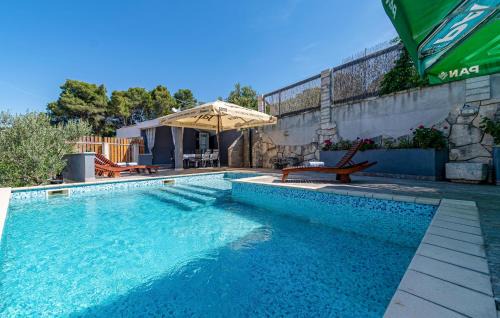 Medvinjak Apartment | 4 Bedroom Beautiful Apartment In Korcula