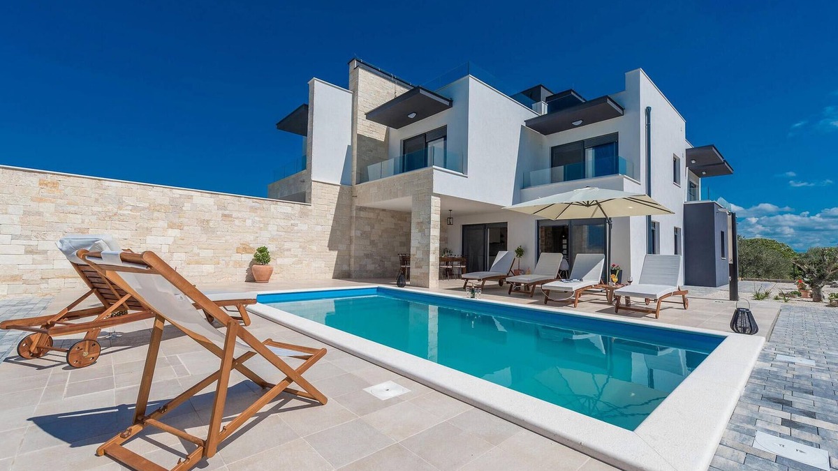 Sukosan House | 4 bedroom beautiful home in Sukosan