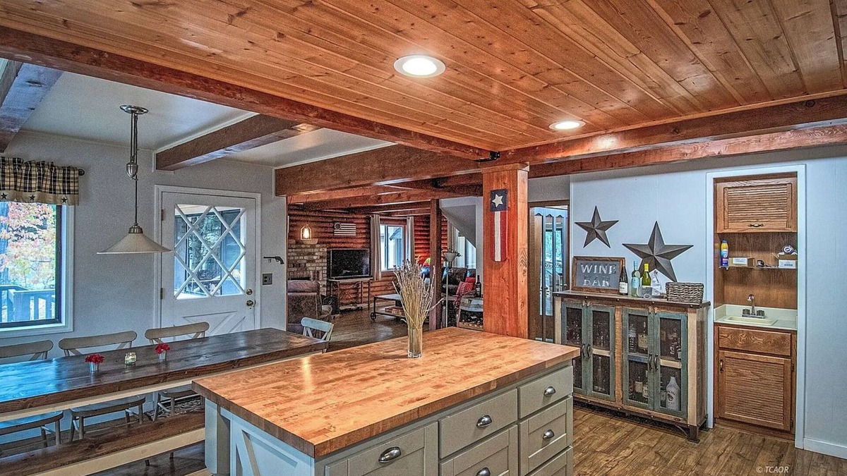 Trinity Center Cabin | 4-bedroom cabin in fabulous Trinity Center with AC