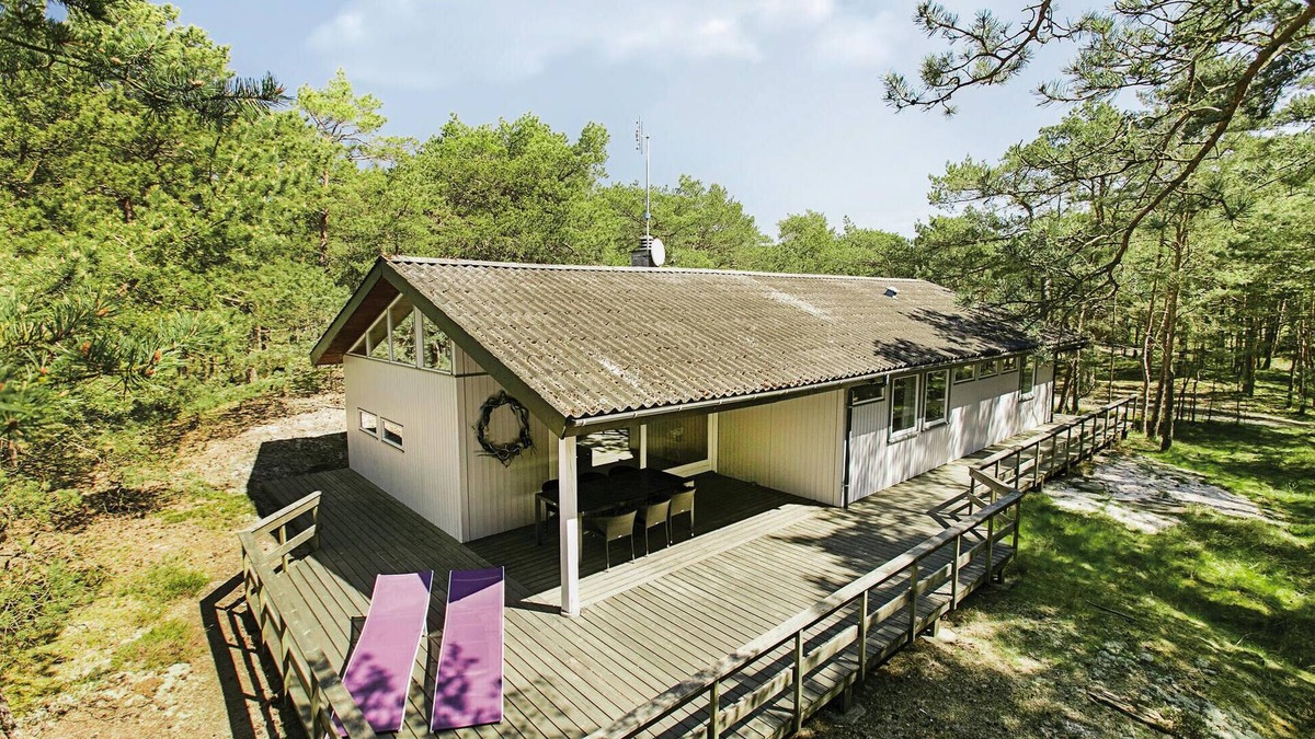 Pedersker House | 4 bedroom cozy home in Nexø