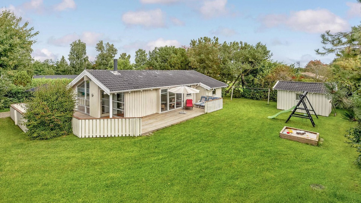 Skovmose House | 4 bedroom cozy home in Sydals